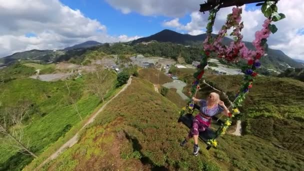 Tourist Woman Flying Swing Admiring Breathtaking Aerial Views Tea Plantations — Stok video