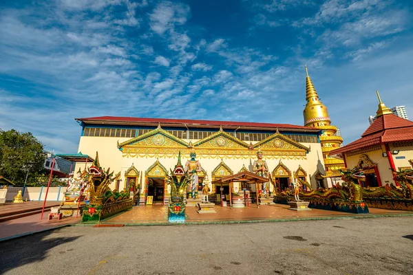 stock image George Town, Penang, Malaysia: Chaiya Mangalaram Thai Buddhist Temple, or Wat Chaiya Mangalaram. Famous Thai temple founded in 1845 by Thai Buddhist monks. Known for its impressive architecture.