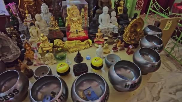 George Town Malaysia Jan 2023 Offering Bowls Prayers Shrine Buddha — ストック動画
