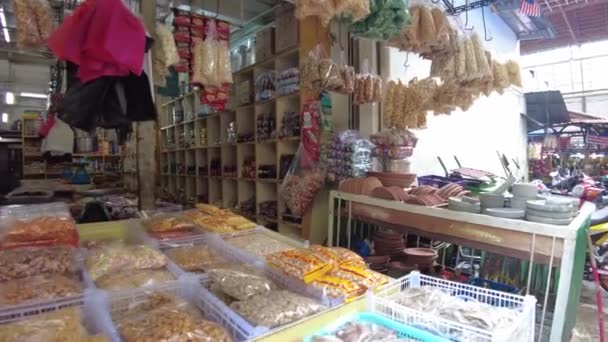 말레이시아의 콸라룸푸르 Jan 2023 Chow Kit Road 시장의 상인들은 활발하고 — 비디오