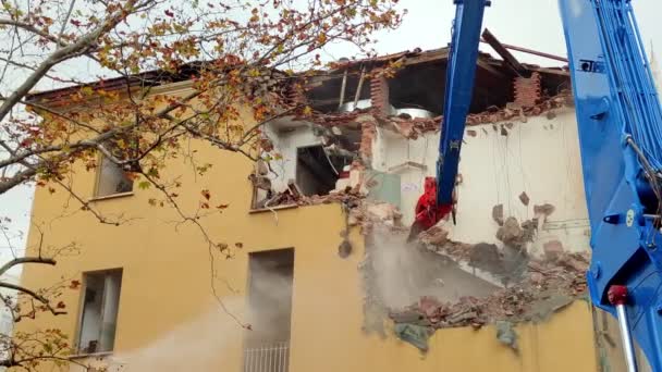 Distruzione Una Struttura Con Escavatore Meccanico Cantiere Restauro Una Residenza — Video Stock