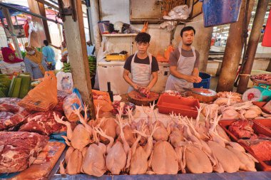 Chow Kit Road Market, Kuala Lumpur, Malezya - Ocak 2023: Chow Kit Road ıslak pazarı et, deniz ürünleri, meyve ve otlar dahil olmak üzere geniş bir ürün yelpazesine sahiptir..