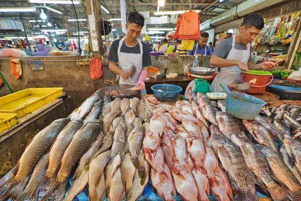 Kuala Lumpur Malaysia Jan 2023 Shopping Fish Market Lets Visitors — Stock Photo, Image