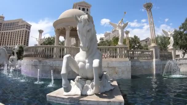 美国内华达州拉斯维加斯 2018年8月 拉斯维加斯凯撒宫赌场的喷泉是罗马喷泉令人印象深刻的代表 有着复杂的细节和惊人的水效应 — 图库视频影像