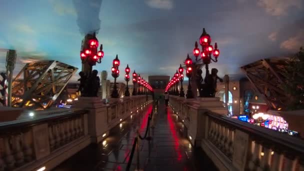 美国内华达州拉斯维加斯 2018年8月 巴黎赌场拥有各种不同主题的老虎机和供客人享用的加注 所有这些都是在法国风格的氛围中设计的 — 图库视频影像