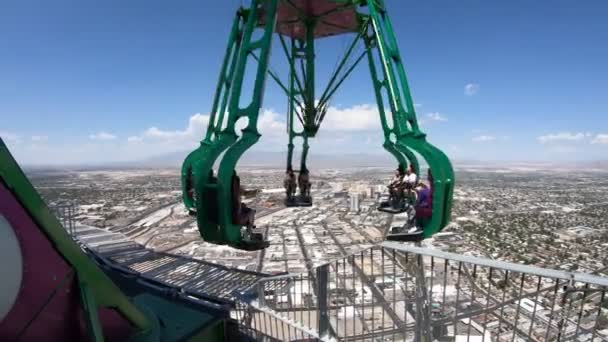 Las Vegas Usa Aug 2018 Insanity Thrill Ride Top Stratosphere — Stock Video