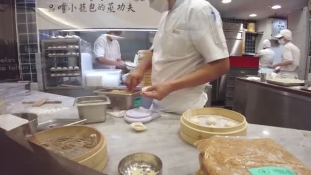 马来西亚吉隆坡 2023年1月23日 小龙宝饺子是用精美的面团包装纸手工制成的 用猪肉或鸡肉和调味品包在一起 — 图库视频影像