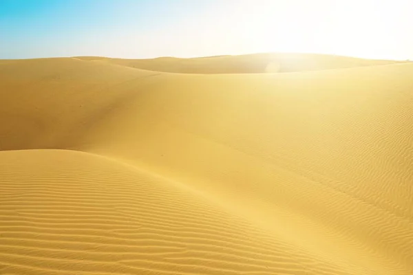 スペインのグラン カナリアにあるマスパロマス砂丘は 砂で作られた美しい夕日の砂漠の風景です 島への旅行者のための必見のスポット — ストック写真