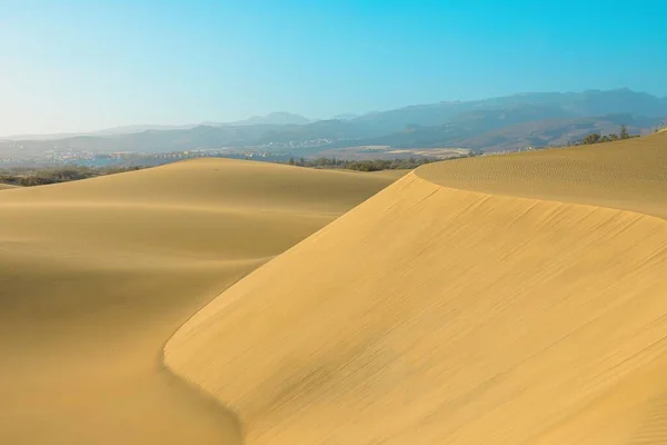 グランカナリアのマスパロマス砂丘は 自然の世界の美しさを体験したい人のための目的地です 砂丘や周囲の風景を一望できます — ストック写真