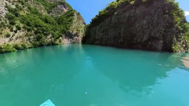 Vista Aerea Hyper Lapse Giro Barca Sul Fiume Shala Albania — Video Stock