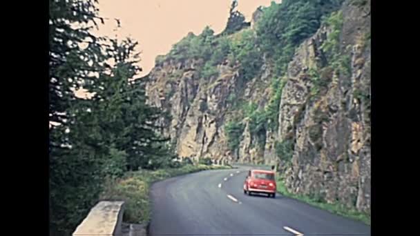 Γαλλια Circa 1968 Στη Δεκαετία Του 1960 Αυτοκίνητα Γλιστρούσαν Κατά — Αρχείο Βίντεο