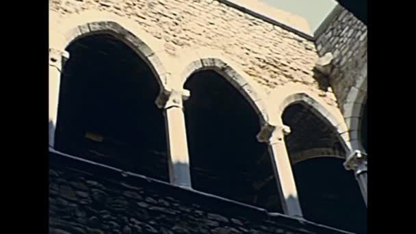 1960年代の聖ホノラト要塞の破片 フランスのカンヌの海岸沖にあるサン ホノラト島の歴史的要塞 コート ダジュール フランス リビエラの修道院Abbaye Lerins近く — ストック動画