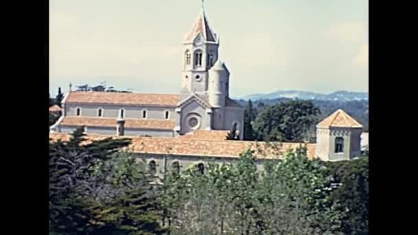 莱林斯 Abbaye Lerins 是一座著名的修道院 位于法国戛纳海岸外的圣奥诺纳特岛 位于法国里维拉的科特阿苏尔 — 图库视频影像
