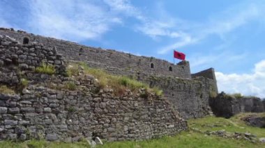 Rozafa Castle in Albania is a strategically located and highly fortified stronghold. Constructed by various conquerors throughout history, such as the Illyrians, Romans, Byzantines, and Ottomans.