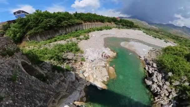 Shkoder Albania June 2023 Mesi Bridge Historical Stone Structure 让游客惊叹于它的美丽 — 图库视频影像
