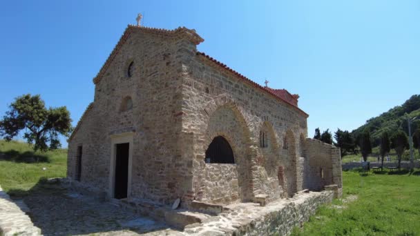 Αρχιτεκτονική Του Αγίου Αντωνίου Churchs Αντανακλά Ένα Μείγμα Παραδοσιακού Αλβανικού — Αρχείο Βίντεο