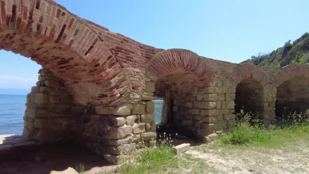 Mys Rodon Albánii Domovem Majestátního Hradu Rodon Středověké Pevnosti Usazené — Stock video