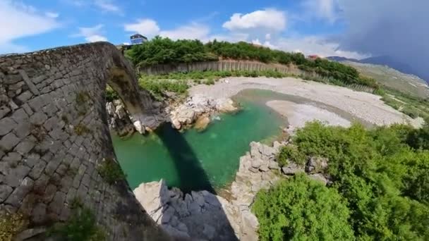 알바니아 알바니아 2023년 알바니아의 다리는 메시의 매력적인 마을에서 가로질러 건축의 — 비디오