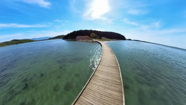 Drone Vista Ponte Pedonal Para Zvernec Islands Gema Escondida Albânia — Vídeo de Stock
