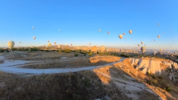 Aube Cappadoce Goreme Turquie Les Montgolfières Montent Gracieusement Dans Ciel — Video