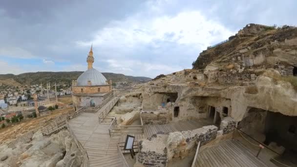 Cappadocia Régió Törökország Jellemzi Egyedülálló Geológiai Képződmények Történelmi Nevezetességek Mint — Stock videók