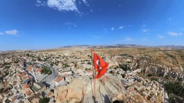Турецкий Замок Ортахисар Является Свидетельством Богатого Наследия Каппадокии Предлагая Взглянуть — стоковое видео