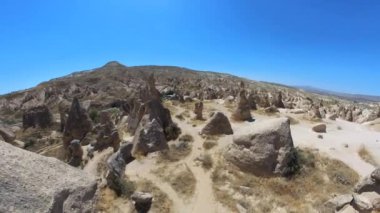 Devrent Vadisi, Devrent Valley veya Imagination Valley olarak da bilinir, Türkiye 'nin başkenti Kapadokya' da yer almaktadır. Fantezi duygusunu çağrıştıran gerçeküstü ve tuhaf kaya oluşumlarıyla ünlüdür..