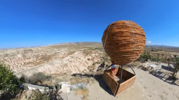 Turystka Devrent Valley Widok Góry Cappadocia Turcja Balonie Lotniczym Devrent — Wideo stockowe