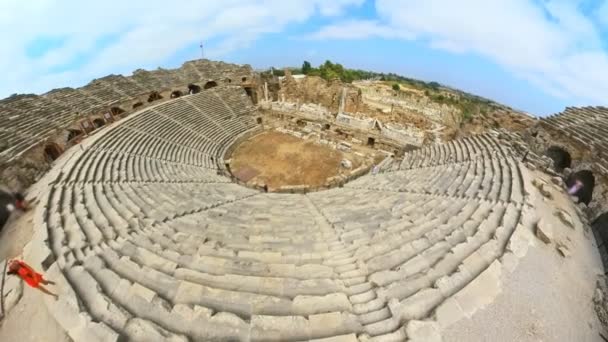 从空中俯瞰土耳其侧边考古遗址的罗马剧场 这座城市的希腊 罗马和拜占庭风格的混合影响在其建筑遗迹中显而易见 — 图库视频影像