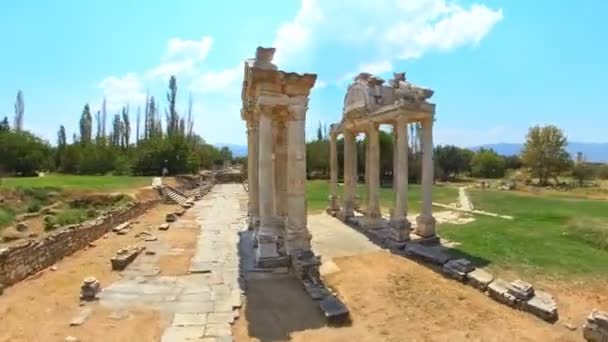 Luftaufnahme Des Antiken Monumentalen Tores Oder Tetrapylons Aphrodisias Archäologischer Stätte — Stockvideo