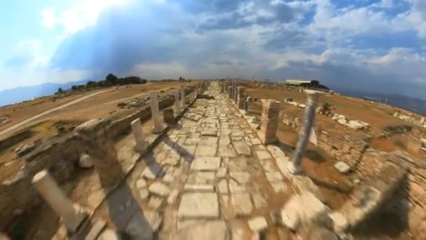 在土耳其Lycus的Laodicea的殖民地街道上 古老的老底嘉城见证了罗马帝国的不朽遗产及其对土耳其丰富遗产的贡献 — 图库视频影像