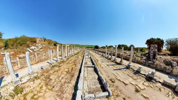 Turistas Perge Turquía Pueden Explorar Los Restos Grandes Columnatas Templos — Foto de Stock