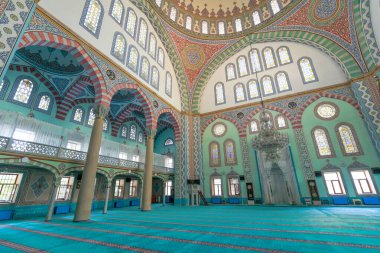 Eskisehir, Türkiye - 2 Ağustos 2023: Resadiye Camii 'nin içinde, tarihi açıdan önemli bir ibadethane, seçkin Osmanlı tarzı mimari ve ayrıntılı ayrıntılarla Eskişehir' in zengin kültürel mirasını örnek göstermektedir.