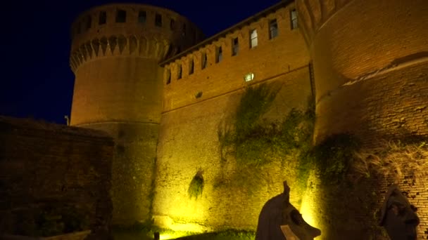 Die Nächtliche Atmosphäre Rund Das Dozza Castello Schafft Eine Faszinierende — Stockvideo
