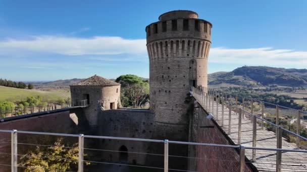 Brisighella城堡的空中景观 被称为Manfrediana要塞 意大利Tuscan Romagnolo Apennines的Lamone山谷Brisighella村的城市景观 — 图库视频影像