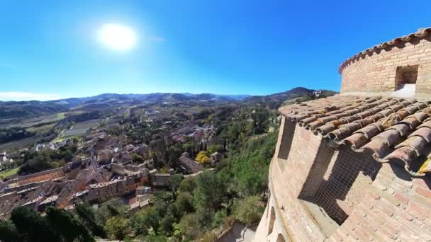 マンフェッデラナの要塞タワーの視点からは ブリッジレラ城としても知られ 息をのむようなパノラマを見ることができます イタリアのブリスガレラ村トスカーナ ロマルガ アペネンの街並み — ストック動画