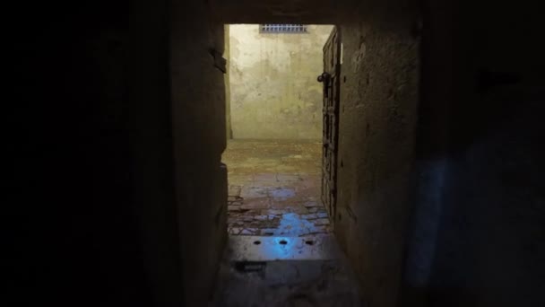 Olaszországi Ferrara Kastély Börtönei Sötét Cellák Voltak Ahol Este Család — Stock videók