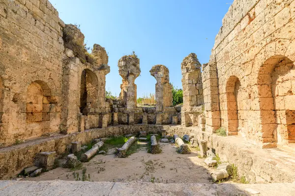 Las Antiguas Ruinas Con Palestra Baños Romanos Perge Turquía Ofrecen — Foto de Stock