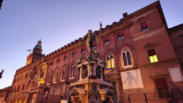Talya Bologna Daki Piazza Maggiore Meydanı Nda Neptün Heykeli Gece — Stok video