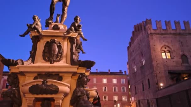 Onder Nachtelijke Hemel Staat Het Standbeeld Van Neptunus Bologna Als — Stockvideo