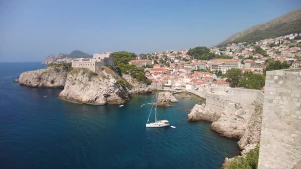 Hırvatistan Dubrovnik Şehrinin Üst Duvarlarındaki Panorama Fort Lovrijenac Kalesi West — Stok video