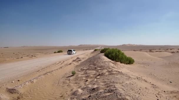 Wubar Oman Stycznia 2024 4Wd Samochód Jazdy Offroad Pustynnych Drogach — Wideo stockowe