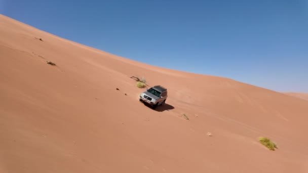 Wubar Oman Stycznia 2024 Offroad Pustynne Safari Biegające Rozbijające Wydmy — Wideo stockowe