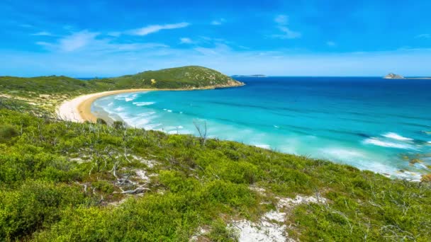 澳大利亚维多利亚州威尔森海角国家公园的吱吱声海滩的俯瞰 电影图 — 图库视频影像