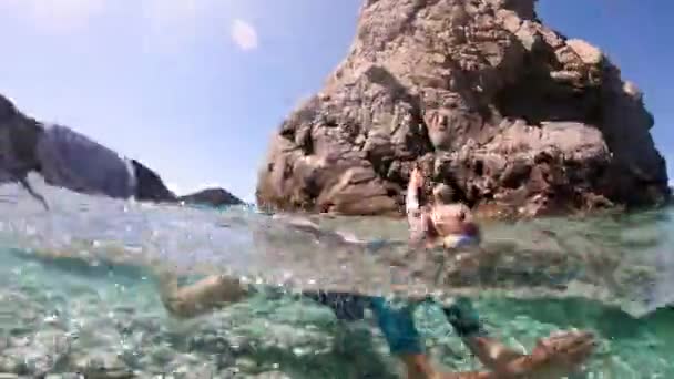 Unterwasserschnorchler Begibt Sich Auf Eine Erkundung Des Ruhigen Meeresbodens Malerischen — Stockvideo