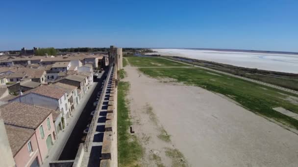 Fotografia Aérea Panorâmica Histórica Cidade Aigues Mortes Suas Muralhas Castelo — Vídeo de Stock