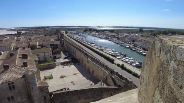 Panoramatický Výhled Historické Město Aigues Mortes Ikonickým Hradem Průplavem Oblasti — Stock video