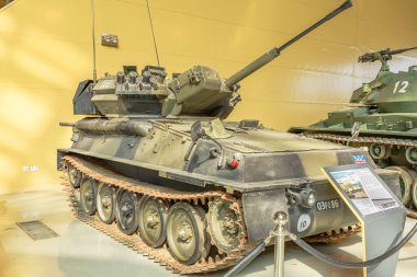 Kraliyet Tank Müzesi, Amman, Ürdün - 4 Mayıs 2024: İngiliz Scimitar hafif tankı, Ürdün Kraliyet Tank Müzesi 'ndeki diğer zırhlı araçlar arasında sergilenen askeri tarihe örnek teşkil etmektedir.