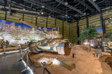 Kraliyet Tank Müzesi, Amman, Ürdün - 4 Mayıs 2024: 1950 'lerden kalma soğuk savaş döneminden askerlerle birlikte Ürdün' deki Royal Tank Müzesi 'nde titizlikle muhafaza edildi