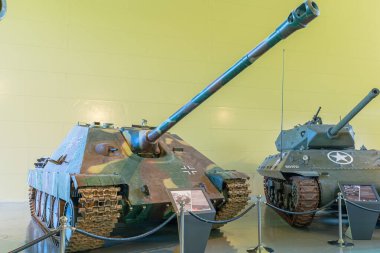 Kraliyet Tank Müzesi, Amman, Ürdün - 4 Mayıs 2024: 2. Dünya Savaşı Jagdpanther SD sergisi. KFZ 'de. 173, bir Nazi Alman Wehrmacht tank destroyeri, Ürdün Kraliyet Tank Müzesi 'nde sergilendi